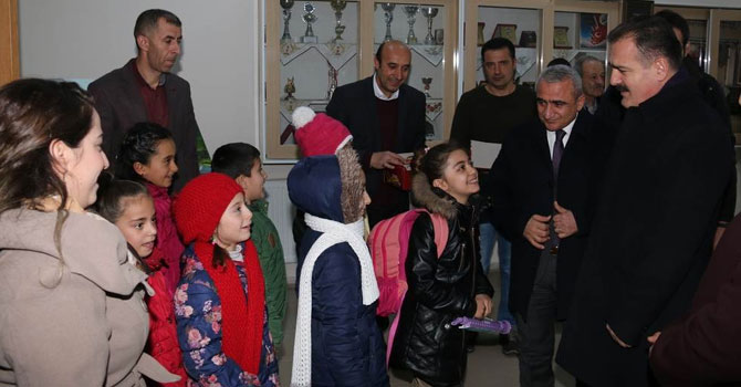 Vali Akbıyık, öğrencilerin sevincine ortak oldu!