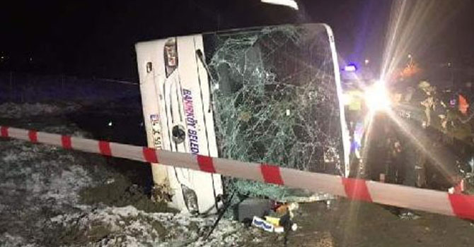 Cenaze dönüşü feci kaza: 2 ölü, 15 yaralı