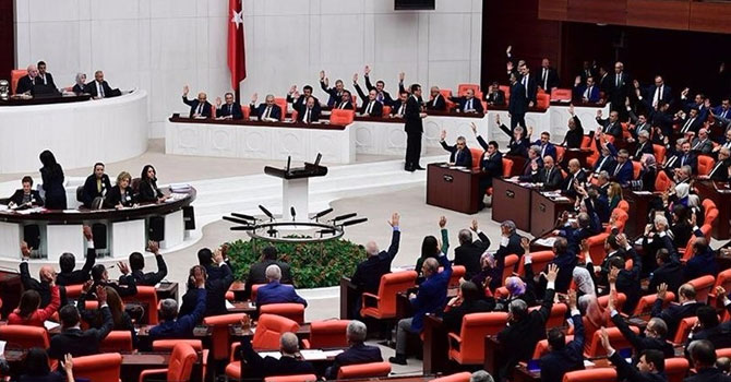 Vekil maaşı yetmedi, bir de 'piyango' vurdu