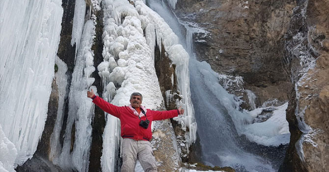 Hakkari'deki Ağaçdibi Şelalesi buz tuttu FOTO GALERİ
