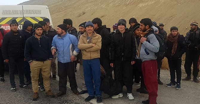 Hakkari-Van karayolunda 41 Kaçak Göçmen Yakalandı