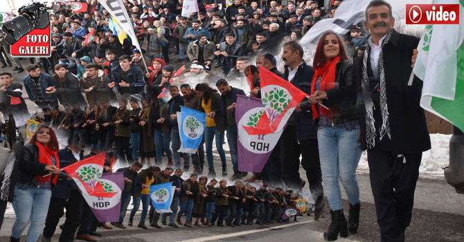 Hakkari’de HDP adaylarına görkemli karşılama