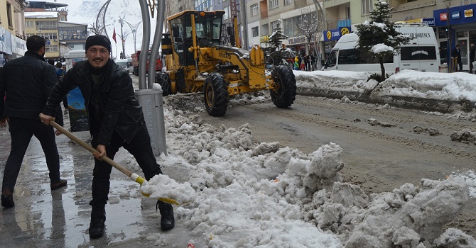 Hakkari'de 75 Köy 111 Mezra yolu kapandı