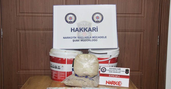 Hakkari'de yolcu minibüsünde eroin ele geçirildi