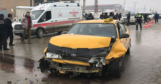 Yüksekova'da trafik kazası
