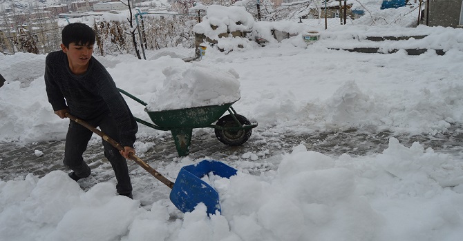 Hakkari'de 199 köy ve mezra yolu ulaşıma kapalı