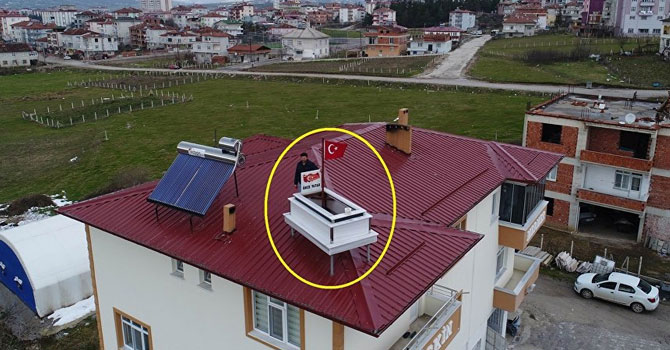 Muhtar adayı çatıya 'tanıtım amaçlı' mezar koydu