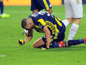 Fenerbahçe, 10 kişilik Konyaspor ile berabere kaldı