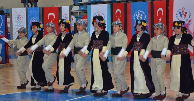Hakkari'de "Kulüpler arası halk oyunları yarışması"