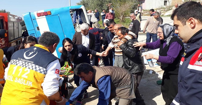 Tarım işçilerini taşıyan midibüs devrildi: 5 ölü 22 yaralı