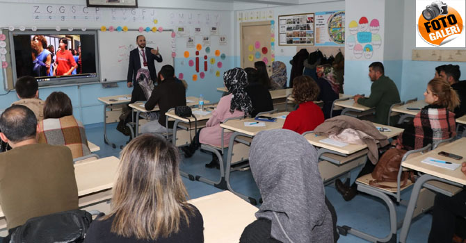 Hakkari'de öğretmenler atölyede!