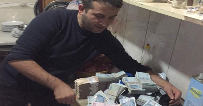 Sipariş vermişti: Kolilerden 300 bin lira çıktı