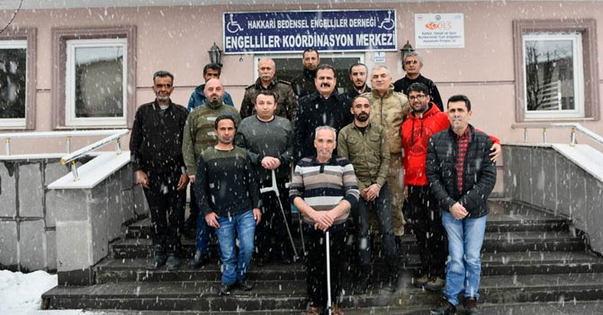 Vali İdris Akbıyık'tan engellilere ziyaret!