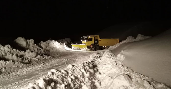 Hakkari'de kapanan köy ve mezra yolları ulaşıma açılıyor!