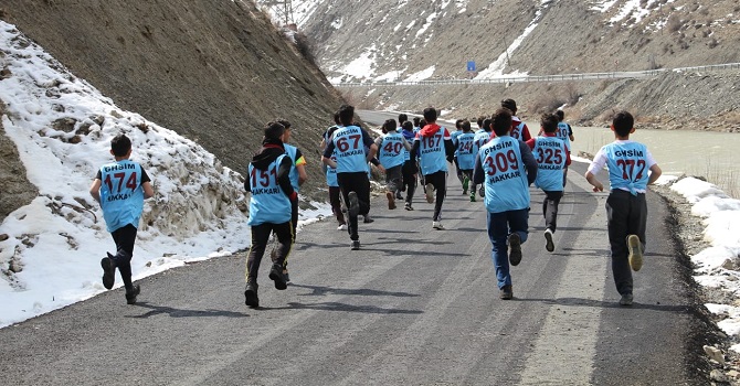 Hakkari’de atletizm yarışması yapıldı