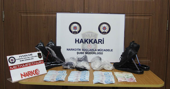 Hakkari'de iki yolcu üzerinde uyuşturucu madde ele geçirildi