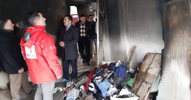 Kızılay'dan evi yanan Dalga ailesine yardım eli