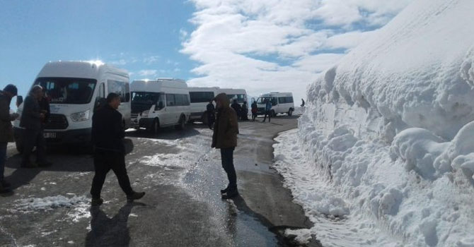 Hakkari - Şırnak Karayoluna çığ düştü
