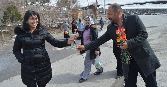Muhtar Adayı Aksaç Kadınları Unutmadı,