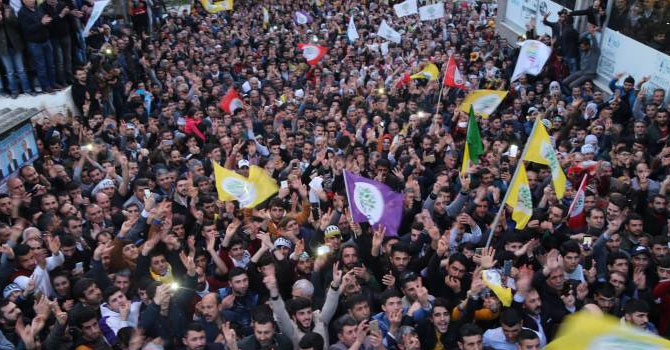 Buldan’ın Esenyurt buluşması mitinge dönüştü