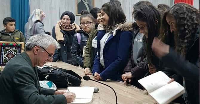 Hakkari’de okur yazar buluşması