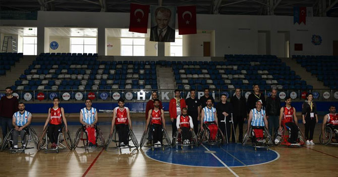 Vali İdris Akbıyık Engellilerin maçını izledi