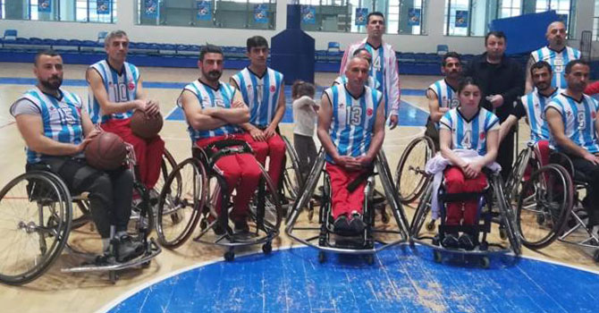 Hakkâri Sümbül Engelliler 3. lige terfi etti!