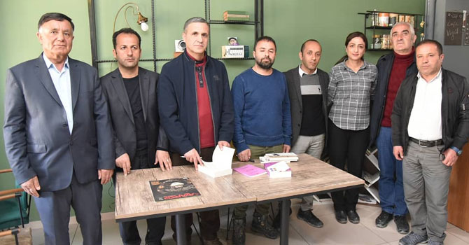 Canan ve Bateyi Yüksekova'da kitaplarını imzaladı!