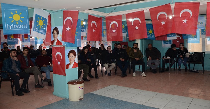 İYİ Parti Hakkari'de sandık görevlilerini bilgilendirdi