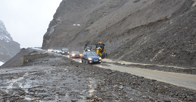 Hakkari- Van Karayolunda Heyelan