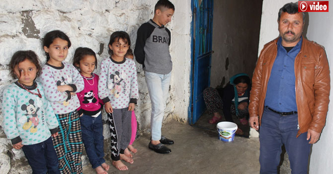 Hakkari'de evine suyu basan vatandaş yetkililerden yardım istiyor