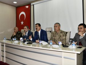 Vali Akbıyık emekli korucuları ağırladı