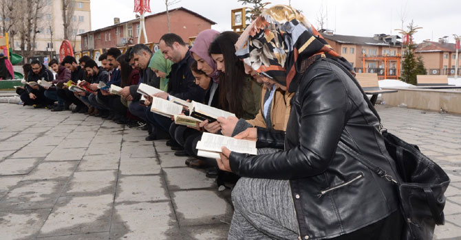 Hakkari'de 'Kitap Okuyoruz' etkinliği