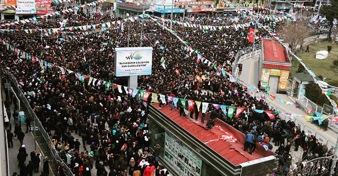 HDP final mitingini Van'da yaptı