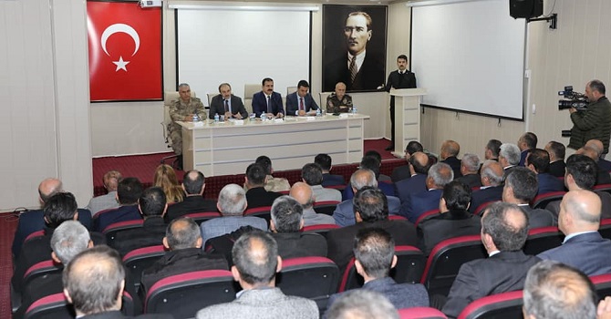 Hakkari’de muhtarlar toplantısı yapıldı