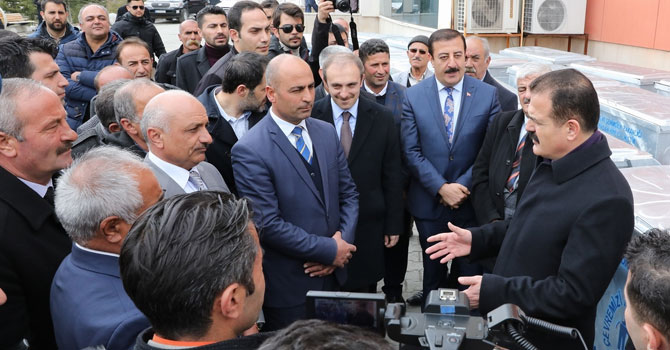 Hakkari'de köylere 386 çöp konteyneri dağıtıldı!