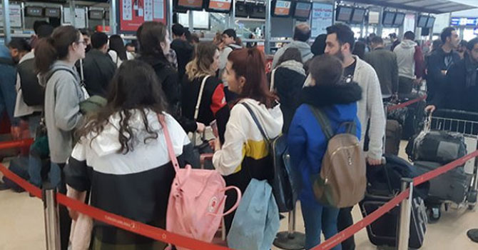 Otogar ve havalimanında seçim yoğunluğu