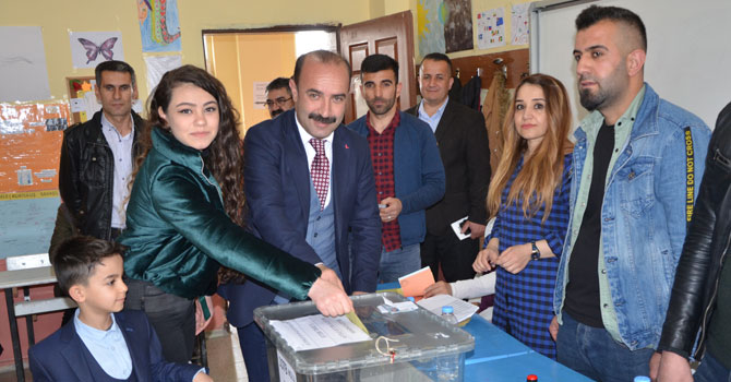 HDP'nin eşbaşkan adayı Kahraman oyunu kullandı