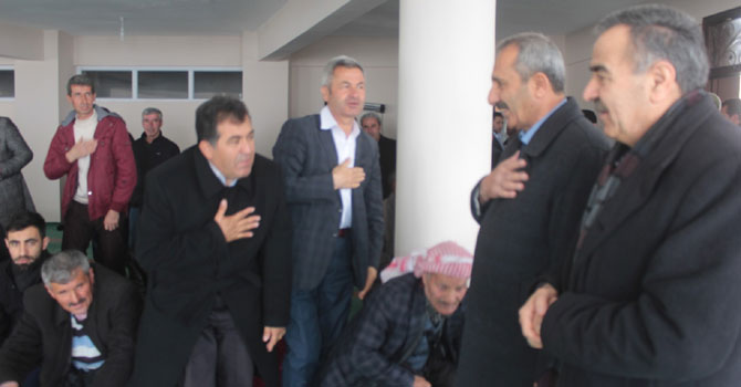 Durankaya Belediye Başkanı Demirci tebrikleri kabul ediyor