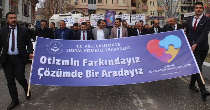 Hakkari’de otizm farkındalık yürüyüşü düzenlendi