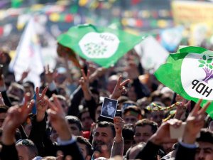 Muş'ta HDP ile AK Parti'nin oy ve yeniden sayım mücadelesi devam ediyor