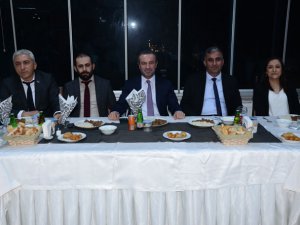 Hakkari’de avukatlar günü halaylarla kutlandı