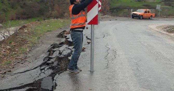 Şemdinli-Derecik yolunda heyelan