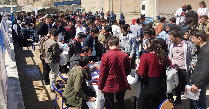 Hakkari üniversitesi Şemdinli'de tanıtım yaptı