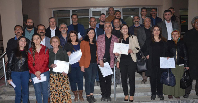 Yüksekova'da belediye eşbaşkanları mazbata aldı!