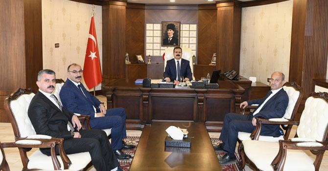 Çukurca Belediye Başkanı Ensar Dündar'dan Vali Akbıyık'a ziyaret