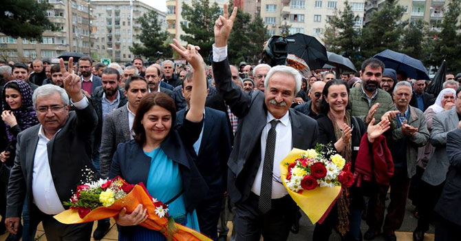 Selçuk Mızraklı mazbatasını aldı