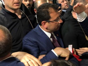Ekrem İmamoğlu mazbatasını aldı