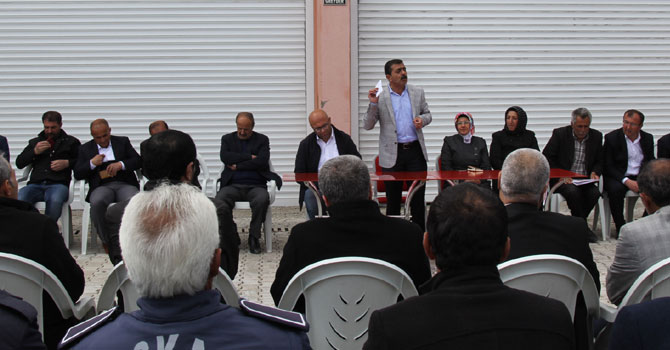 Başkale belediyesi personeli ile toplantı yaptı