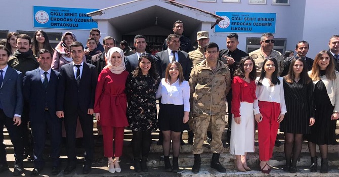 Sınırda 23 Nisan Coşkusu